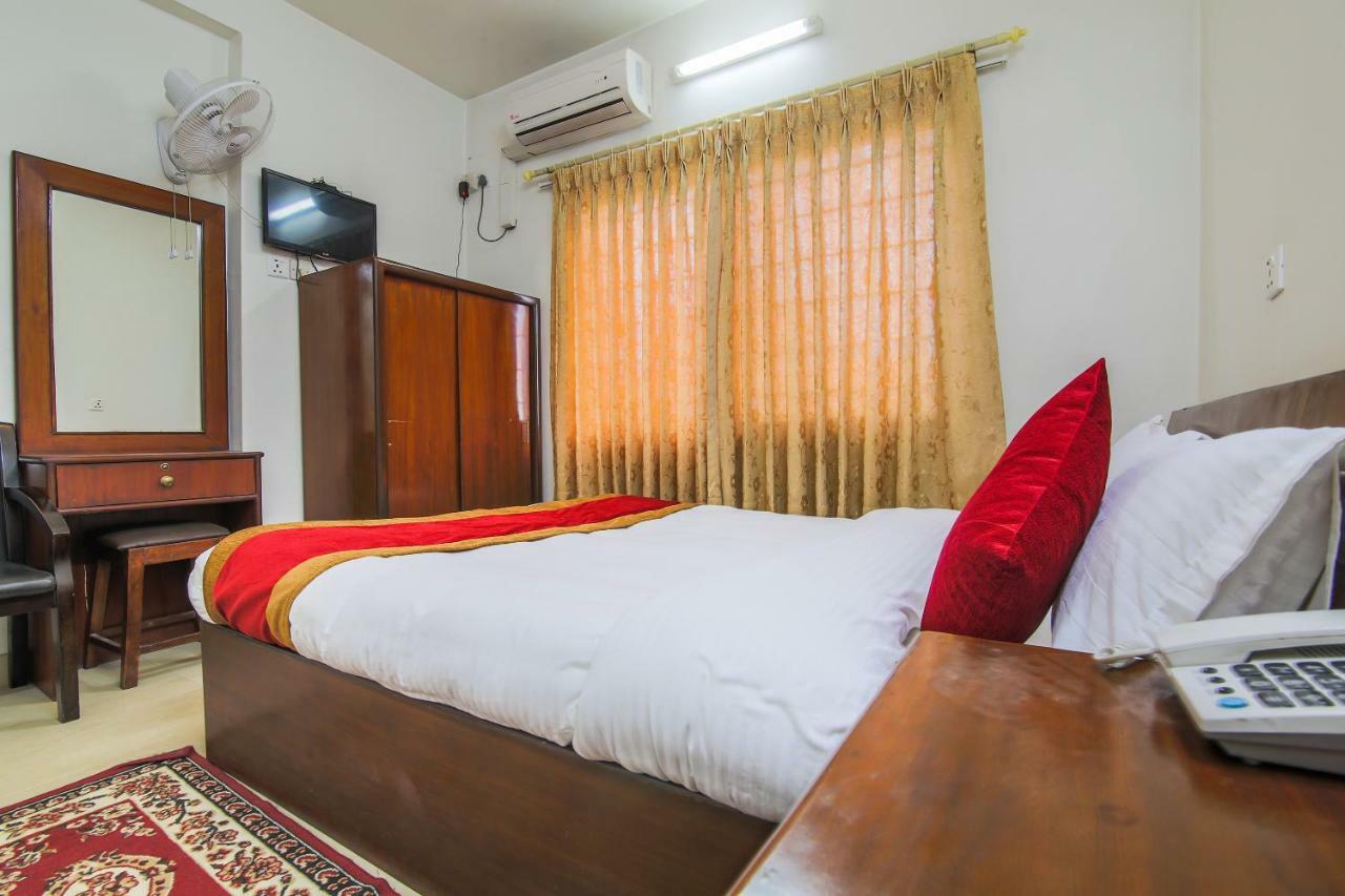 Oyo 358 Hotel Rose Star Kathmandu Exterior foto