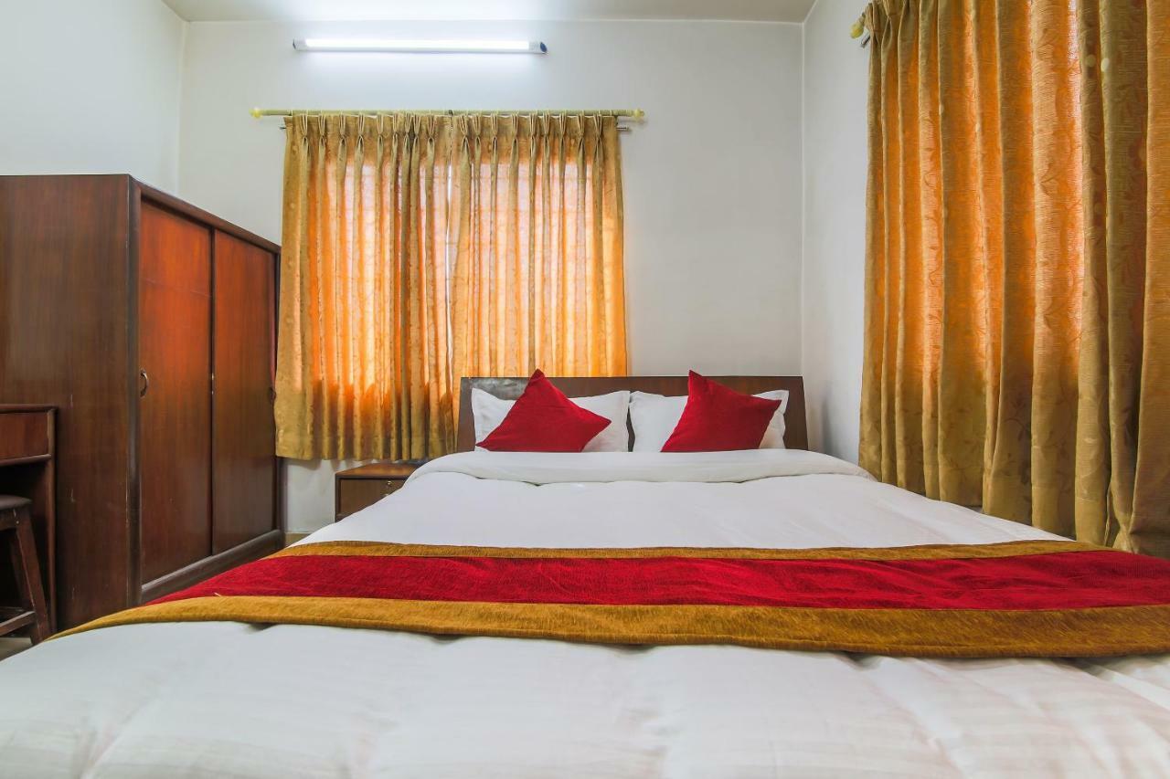 Oyo 358 Hotel Rose Star Kathmandu Exterior foto